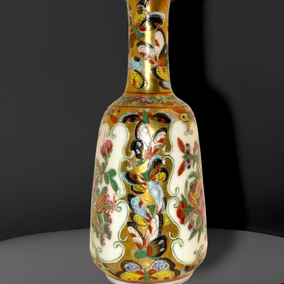 Vintage Chinese Rose Medallion Gilt Vase w/ Handpainted Flowers & Butterflies 6" - Picture 3 of 14